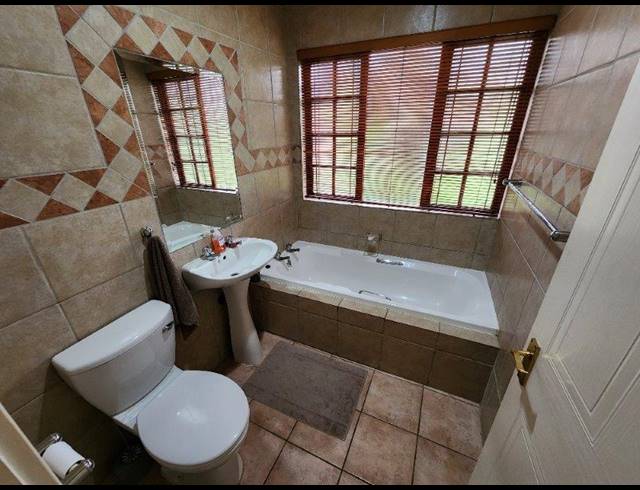 3 BEDROOM TOWNHOUSE FOR SALE IN MANORS